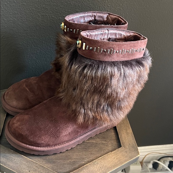🛑 1 hour sale. Ugg, Vilet Brown Studded Cuff Shearling Boots Women's Size 8. - Picture 5 of 13